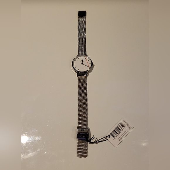 Daniel Wellington Petite Sterling 28mm - Picture 2 of 6